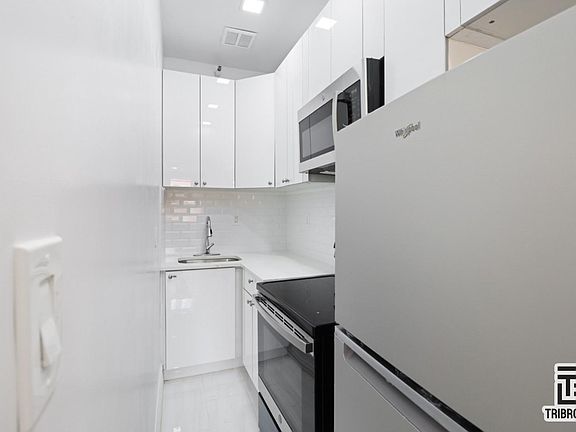 3rd image of 160 E 102nd St APT 2F