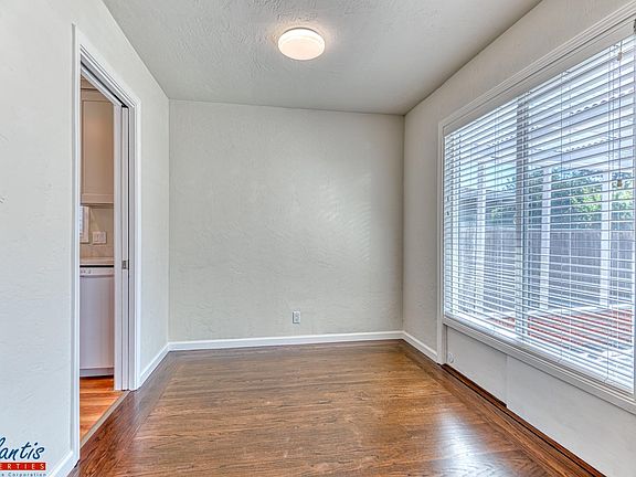 5th image of 376 E Eaglewood Ave