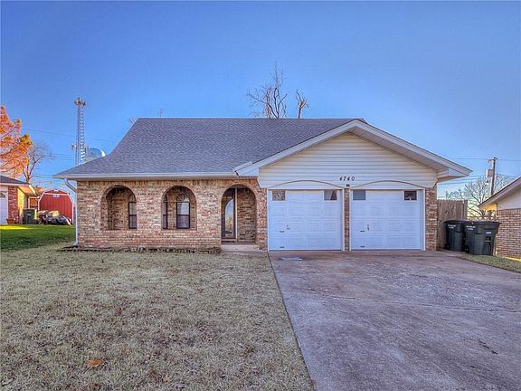 2nd image of 4740 Crest Pl