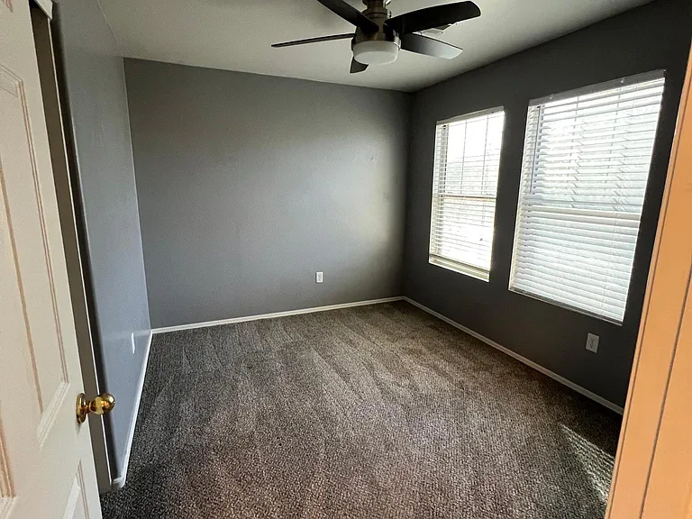 6821 S 40th Dr — Photo 12
