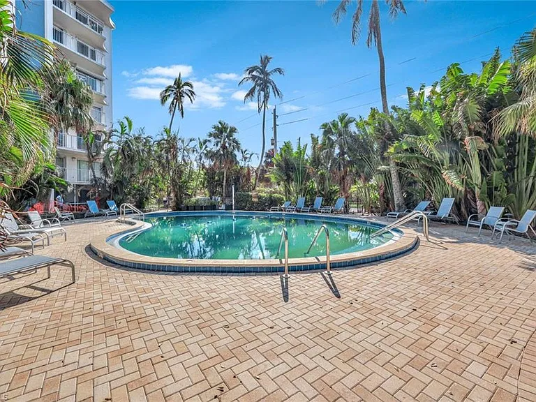 1300 Gulf Shore Blvd N #407 — Photo 17