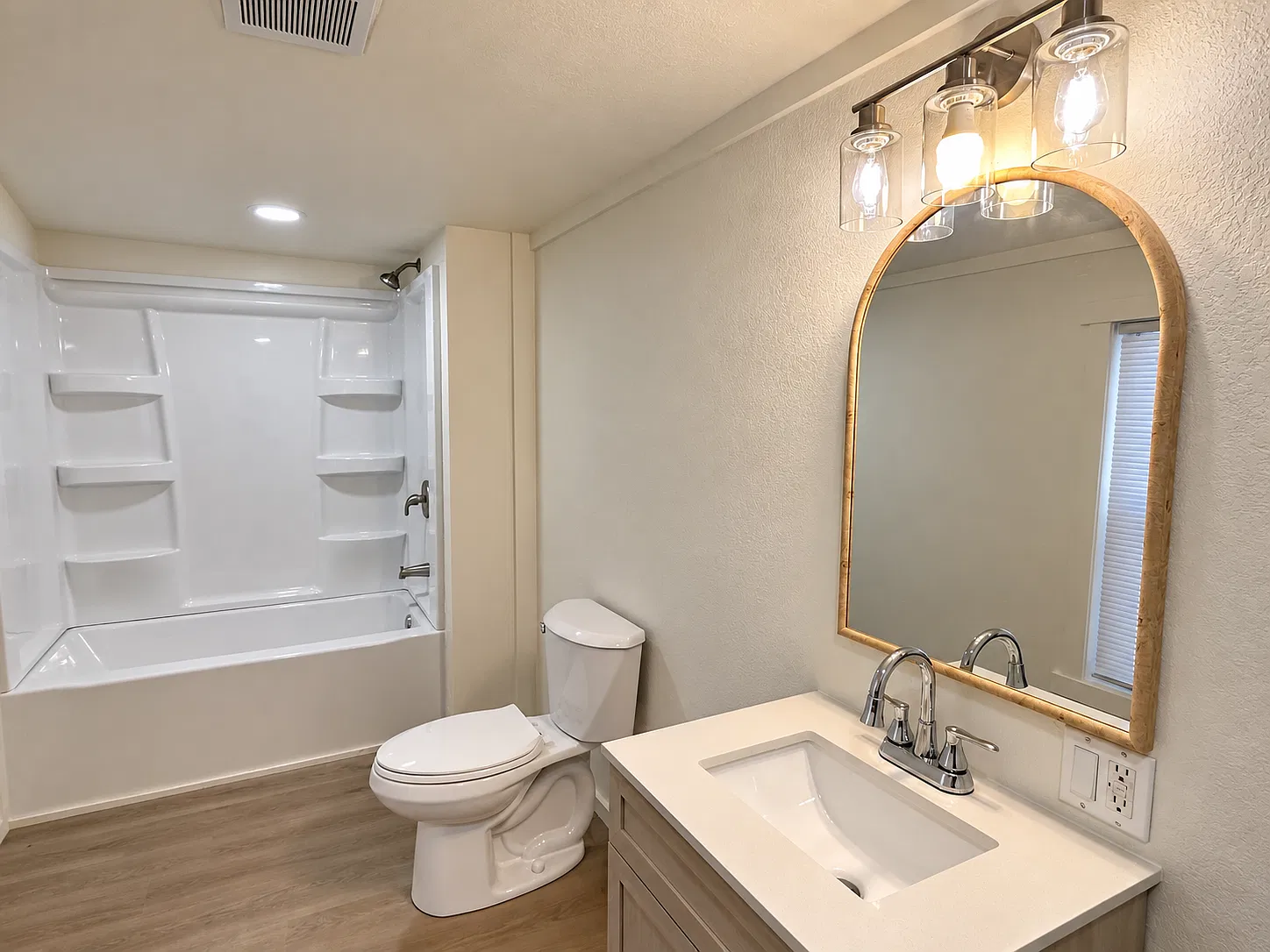 2 bed, $1,000 — Photo 4