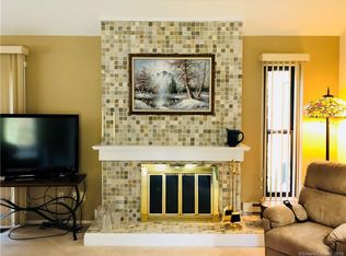 831 Heritage Vlg #B, Southbury, CT 06488
