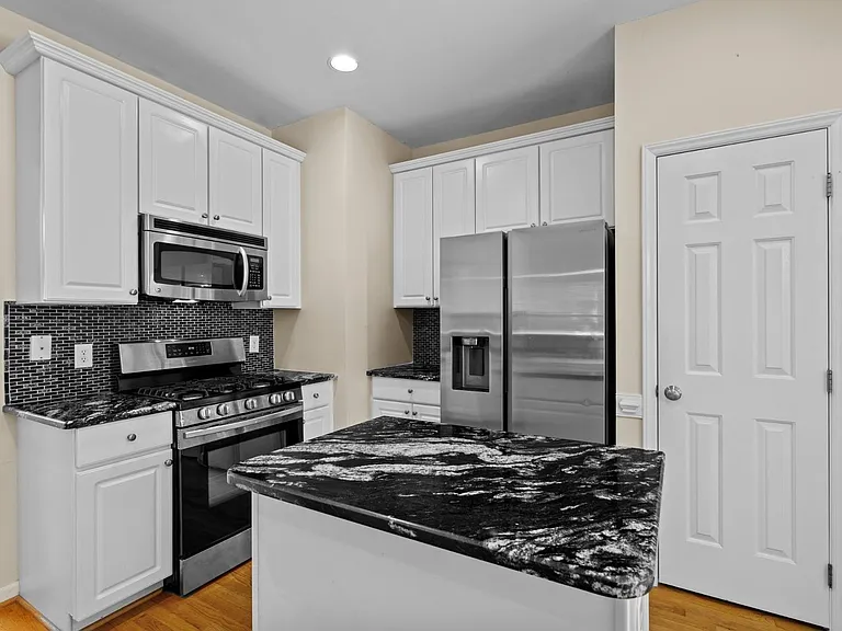 2400 Buckwater Ct — Photo 4