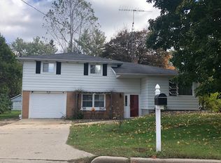 218 Roosevelt St, Pardeeville, WI 53954