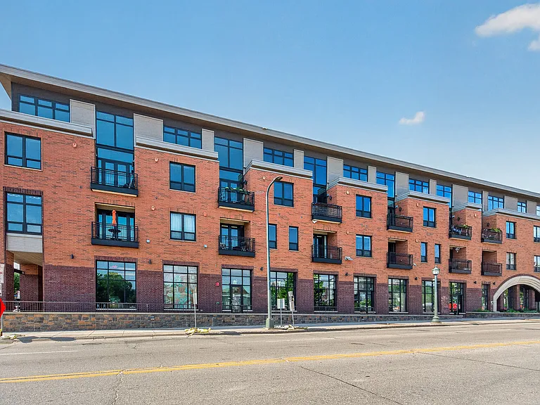 9 W Franklin Ave #306 — Photo 39