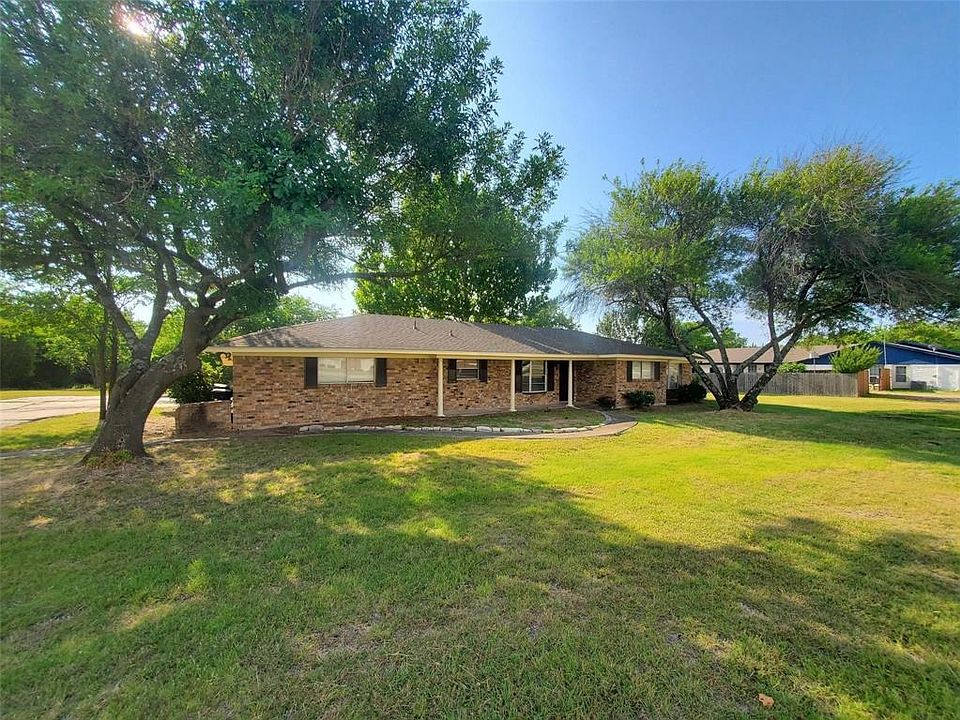 1st image of 808 Laurence Dr