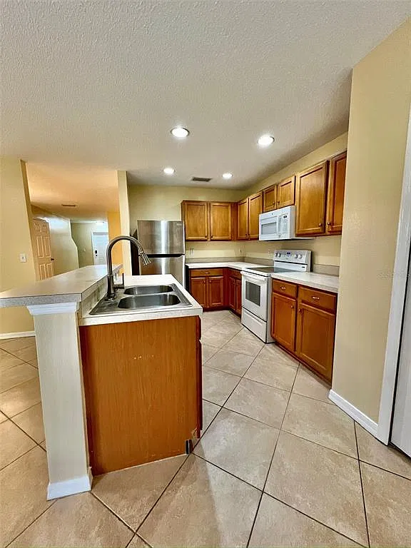 4310 Silver Falls Dr — Photo 3