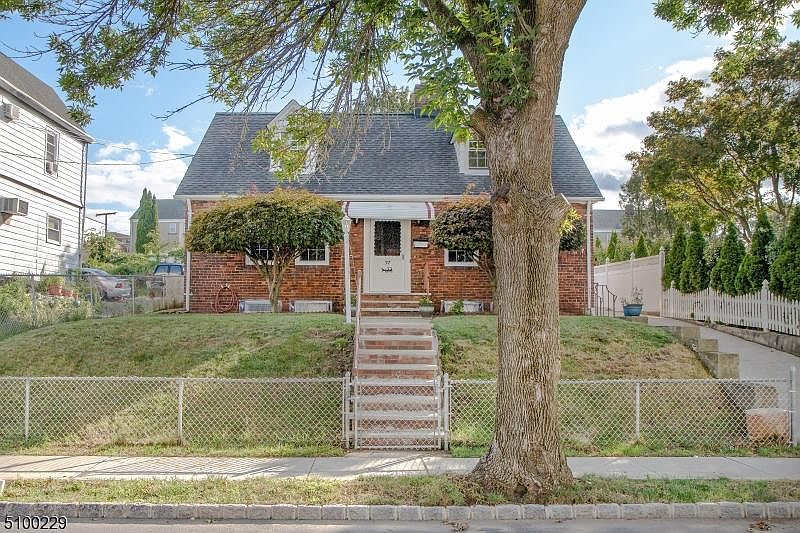 1st image of 37 Wallace St