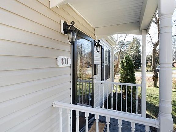 3rd image of 817 Pepper Ave