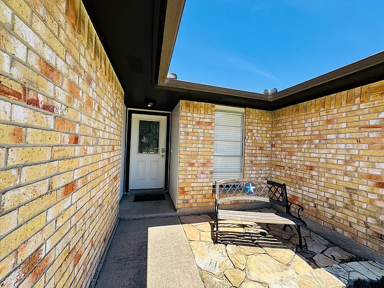 214 Portsmouth Dr — Photo 5