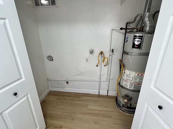 Washer/dryer hookups