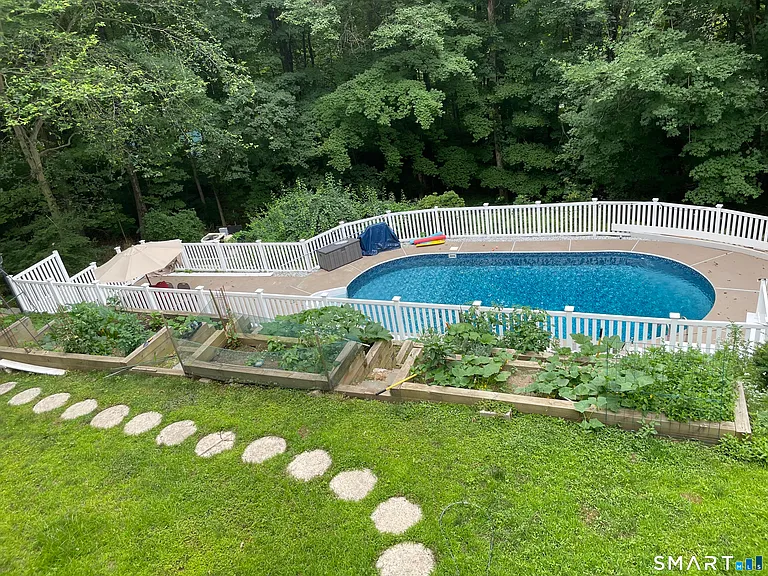 17 Grey Hollow Rd — Photo 2
