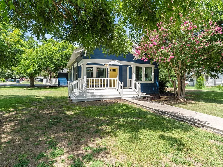 308 Alva St — Photo 6