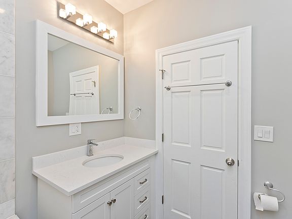 4th image of 3727 N Marshfield Ave #3