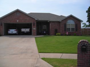 1201 SE Phoenix St, Bentonville, AR 72712