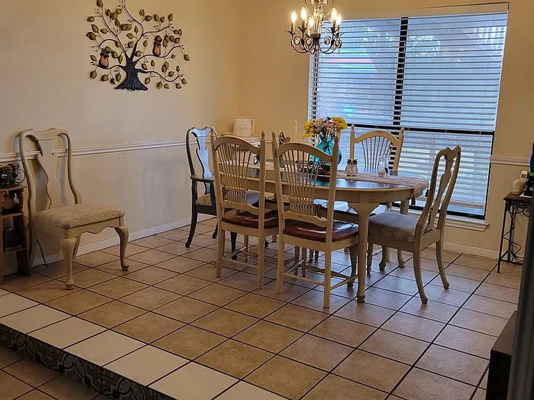 703 Skyline Dr — Photo 6