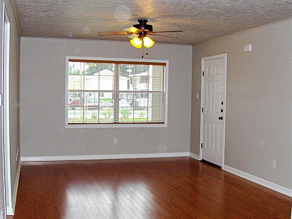 2nd image of 2119 Pearl St APT 11E