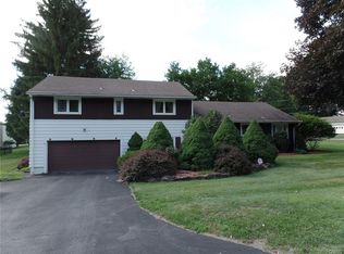 5 Wheatley Cir, Utica, NY 13501