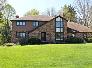 8191 Daventree Dr, Brecksville, OH 44141