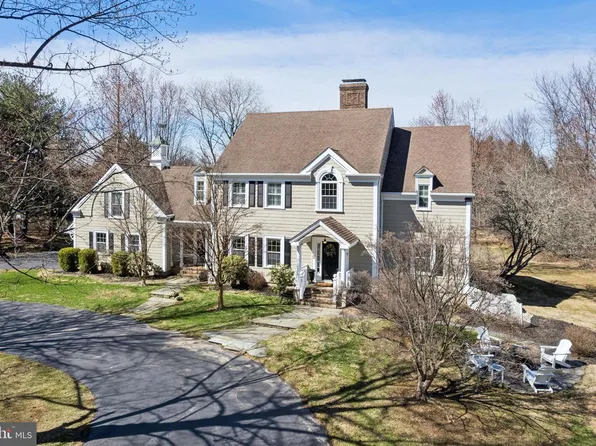 7 Fox Run Rd, Pennington, NJ 08534