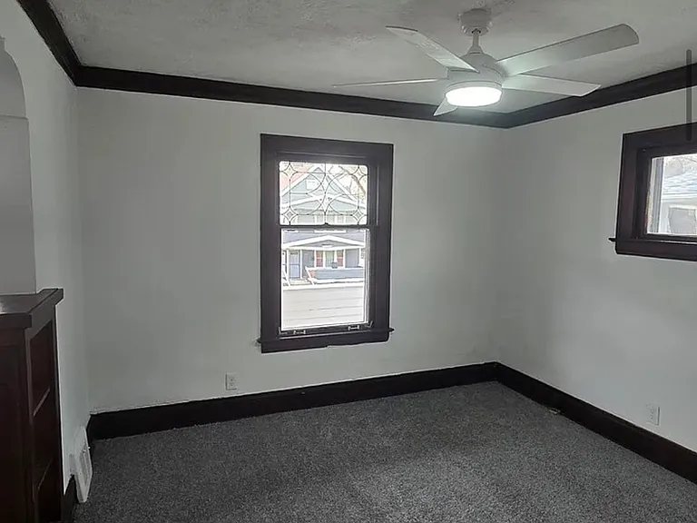 10909 Nelson Ave — Photo 7