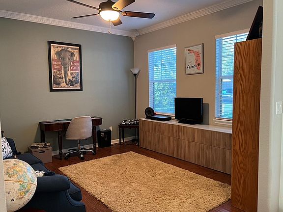 Flex room/Parlor/Office