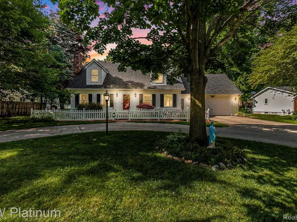 1920 Sinclair St, Saint Clair, MI 48079