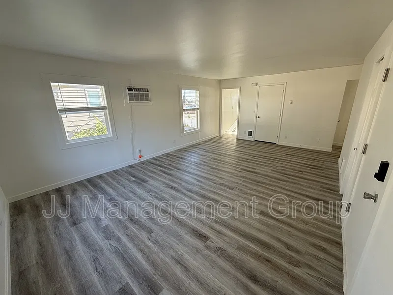2 bed, 1.0 bath, 950 sqft, $1,350 — Photo 4