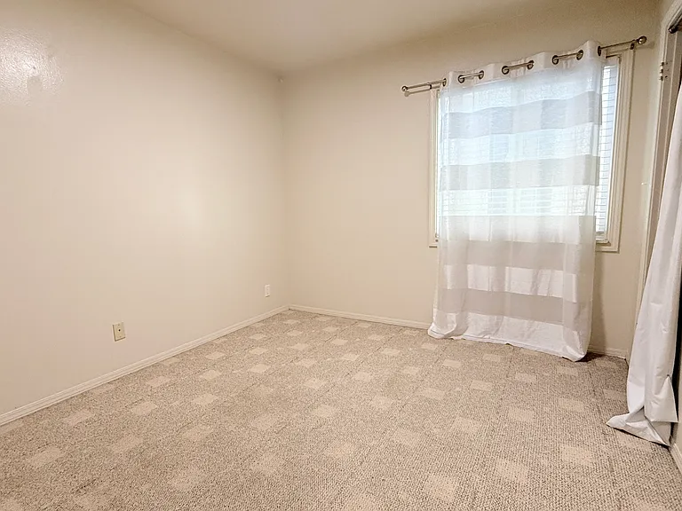 550 Highland Dr — Photo 10