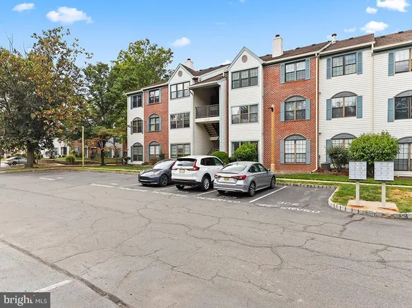 3 Chamberlin Ct, Lawrence Township, NJ 08648