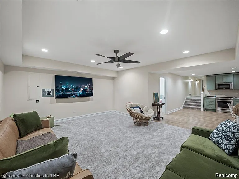 731 S Bates St — Photo 33