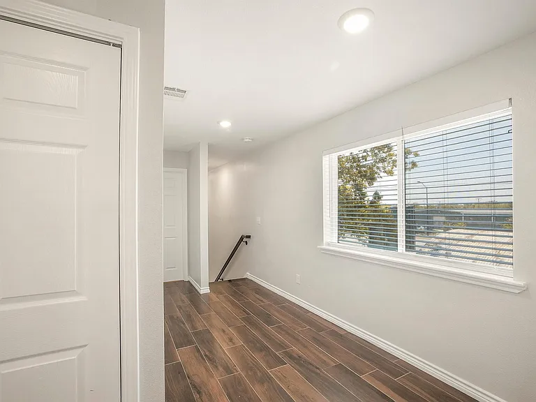 214 Lizzie St #B — Photo 11