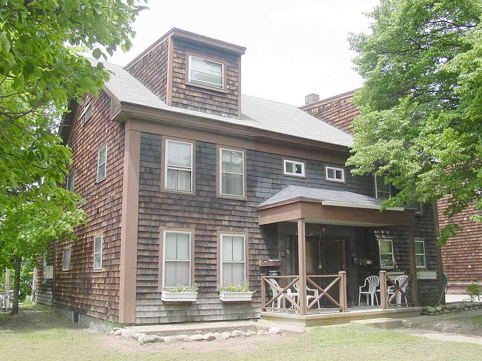 2nd image of 200 Crescent St
