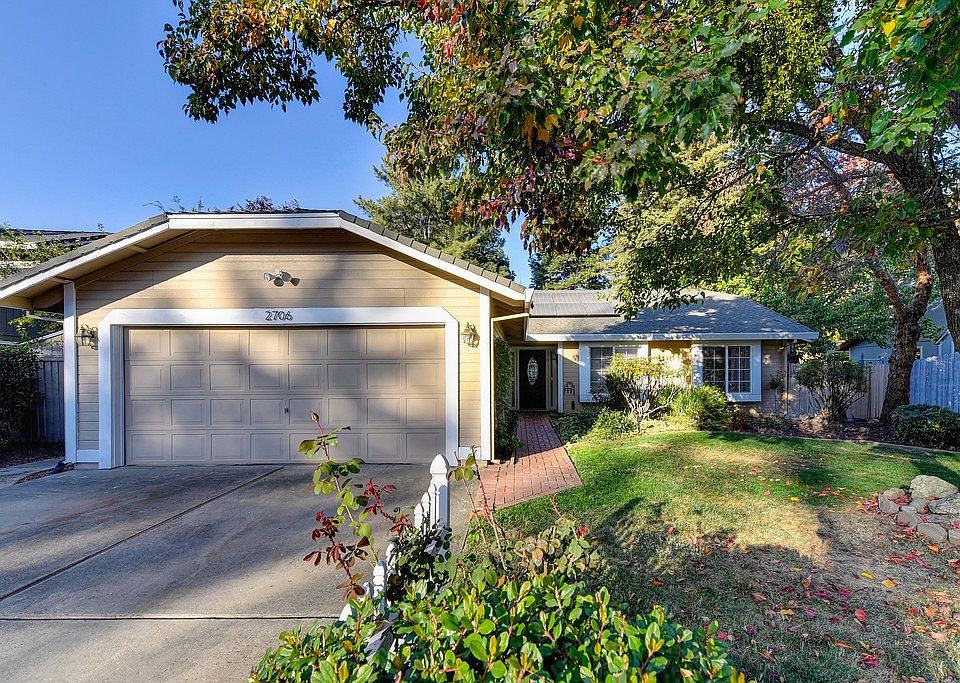 1st image of 2706 Hillcrest Dr