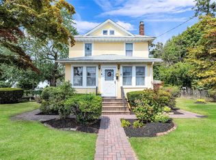155 Saint Johns St, Central Islip, NY 11722