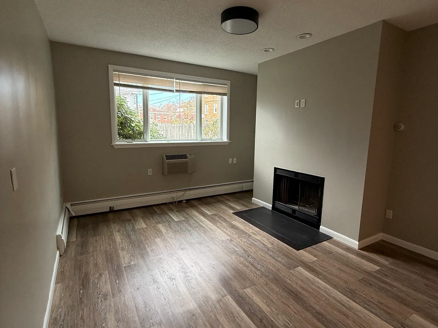 2 bed, 999 sqft, $2,900 — Photo 3
