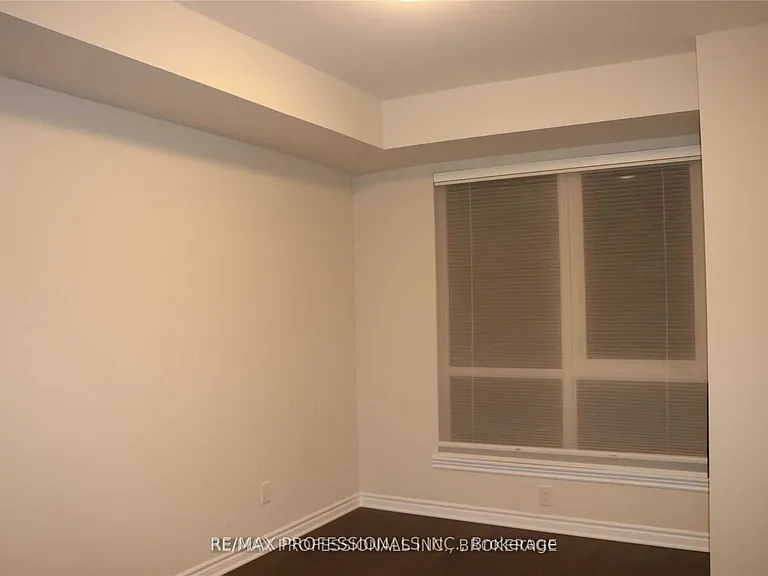 150 Oak Park Blvd #403 — Photo 12
