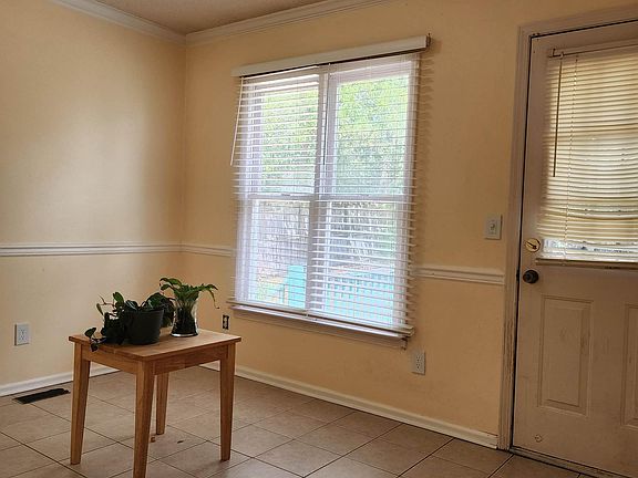 5th image of 303 Autumn Hill Ln