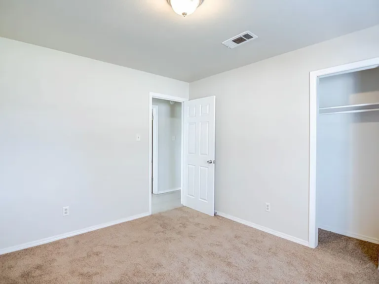 1407 Akron Dr — Photo 17