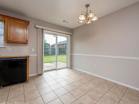 5th image of 501 Barker Ave
