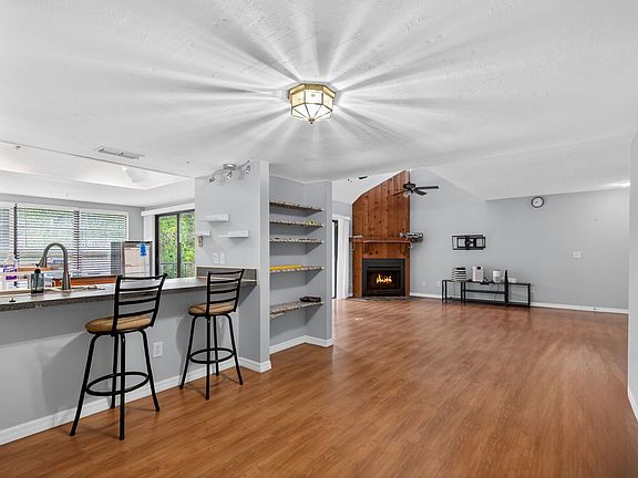 2nd image of 5138 Puritan Cir #1322