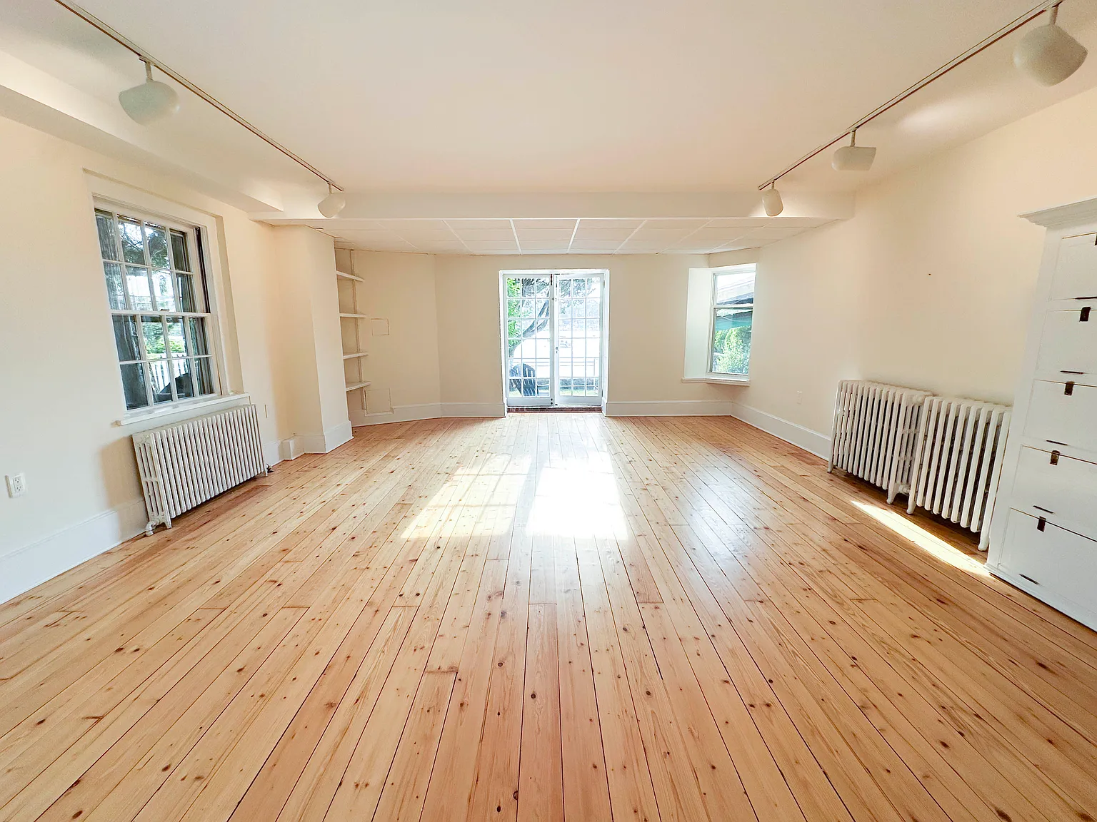 Studio, 480 sqft, $3,250 — Photo 2