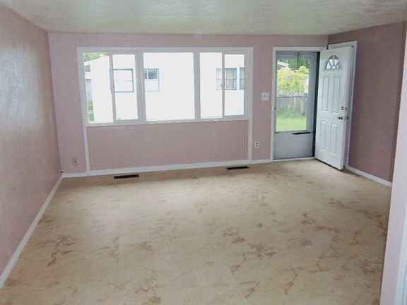 2nd image of 325 Tabor Ave