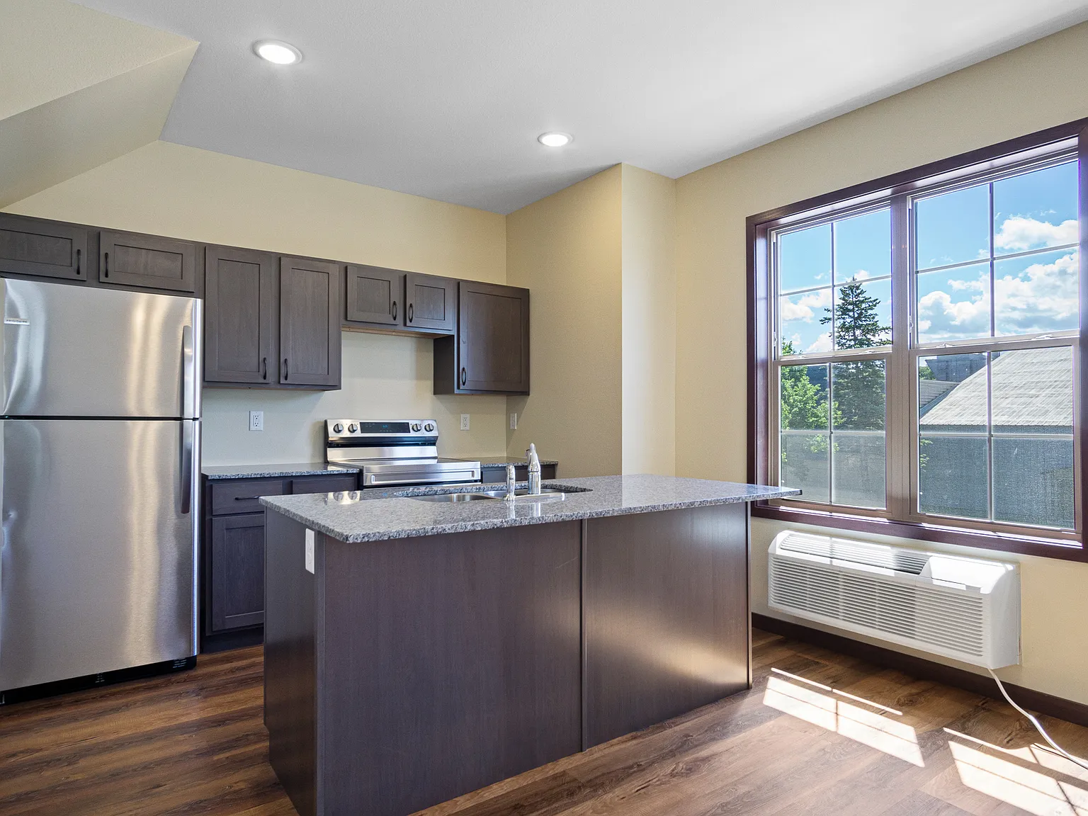 902 Menomonie St, Eau Claire, WI, USA - 21 — Photo 2