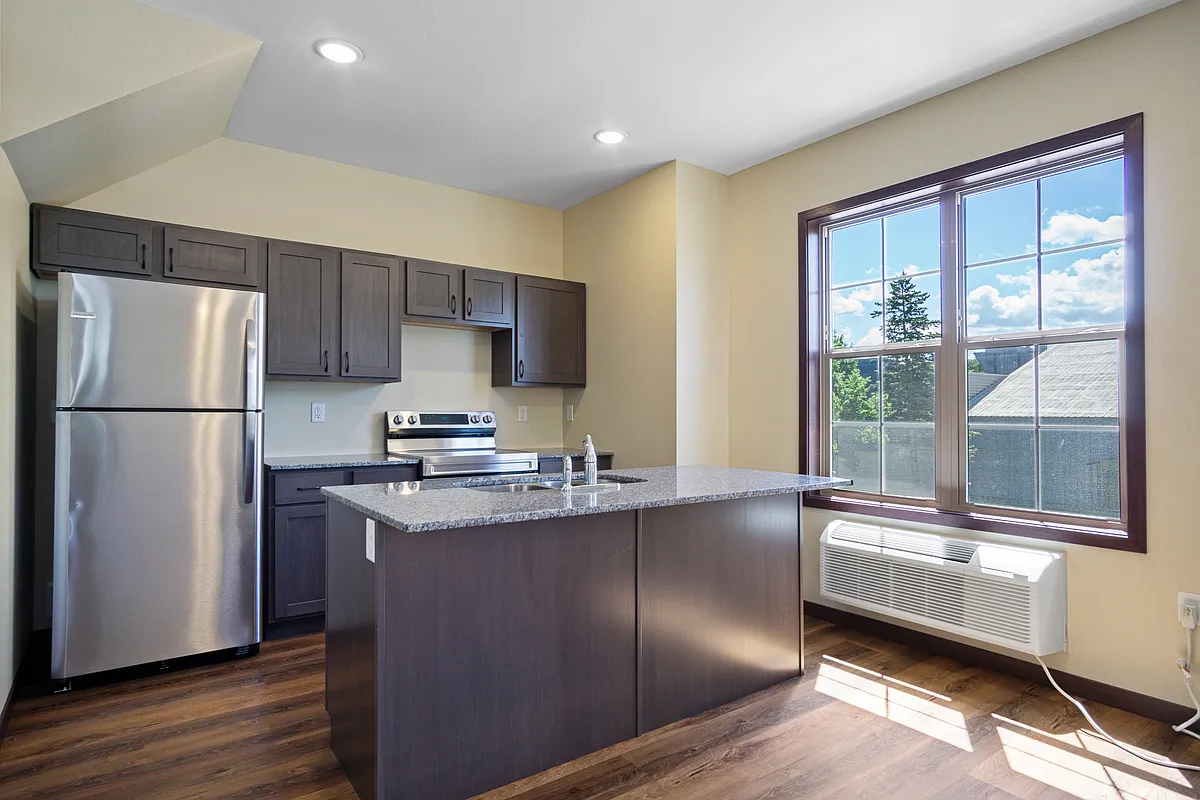 Building Photo - 902 Menomonie St #22