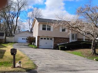 7455 Oaklawn Dr, Newburgh, IN 47630