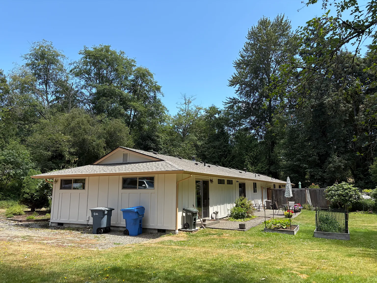 3 bed, 1172 sqft, $2,400 — Photo 3