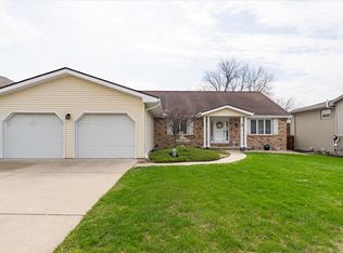 5 Devon Rd, Bloomington, IL 61704