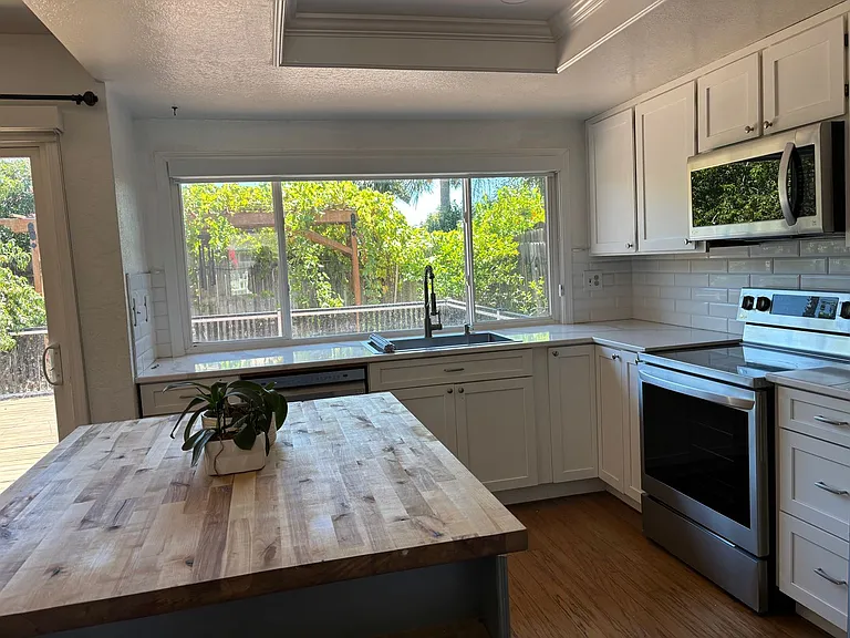 2102 California Dr — Photo 16